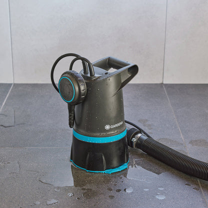 Pompe submersible Gardena pour eau claire et eau sale 20000 BASIC Scène cave sèche